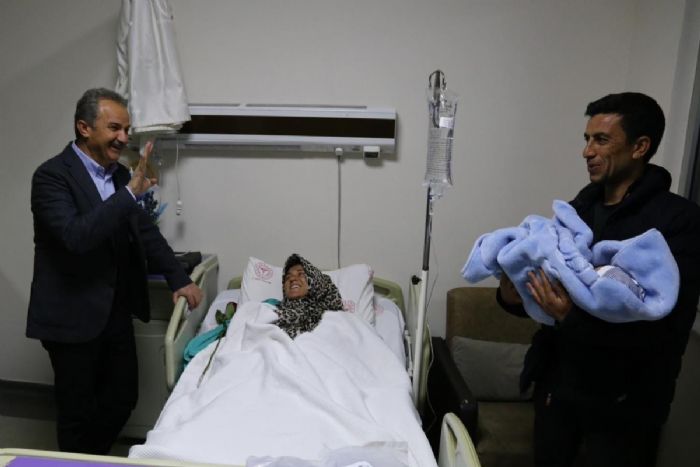 Bakan Kln, yln ilk bebeini ziyaret etti