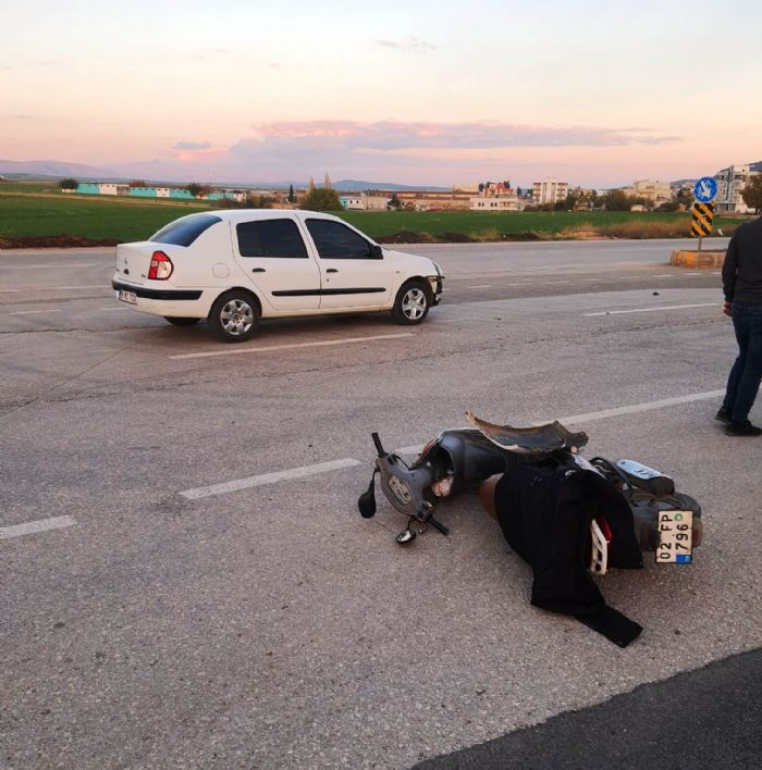 Otomobil ile arpan motosiklet srcs yaraland