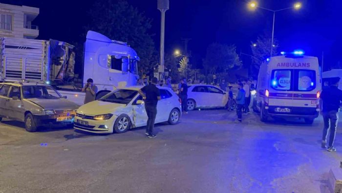 Adyamanda drt ara birbirine girdi: 2 yaral