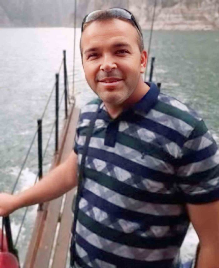Denizde boulma tehlikesi geiren retmen kurtarlamad