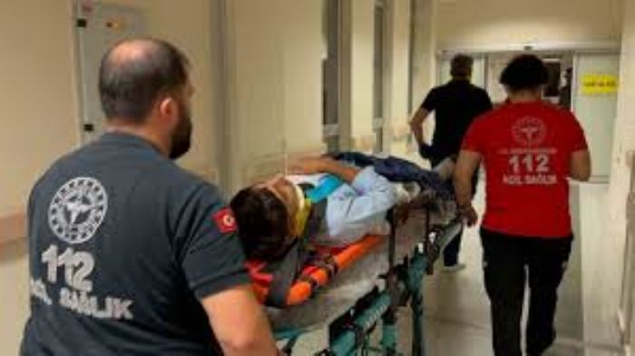 14 Yaşındaki Sürücünün Kullandığı Motosiklet Devrildi: 2 Genç Yaralı