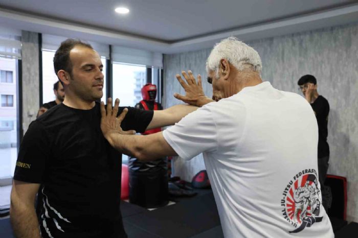 62 yaşındaki emekli polis, pars yakın müdafaa sporuyla sağlığına kavuştu