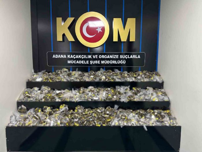 Adana’da 1 tondan fazla tütün, binlere sahte bandrol ele geçirildi