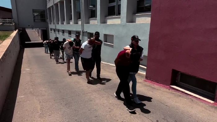 Adana’da uyuşturucu tacirlerine operasyon: 6 tutuklama