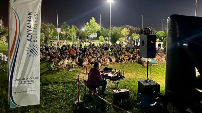 Adıyaman Belediyesi'nden Yeşilçam Rüzgarı: Nostaljik Filmler Açık Havada