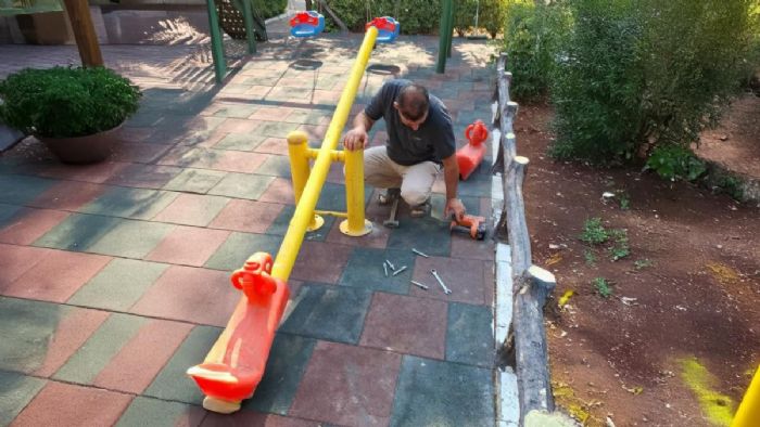 Adıyaman Belediyesi okul bahçelerini yeniliyor, çevre düzenlemelerini yapıyor