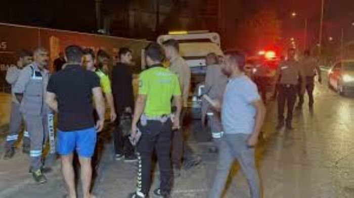 Adıyaman’da Trafik Kazası: Çarpan Araç Sürücüsüz Kaldı, 1 Kişi Yaralandı
