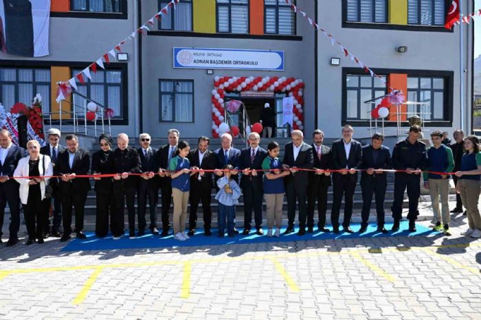 Adnan Başdemir Ortaokulu hizmete açıldı
