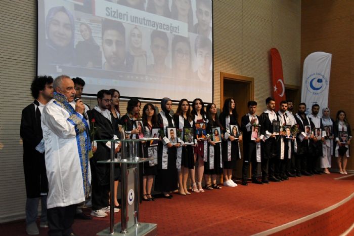 ADYÜ’de mezunlar için yemin töreni düzenledi
