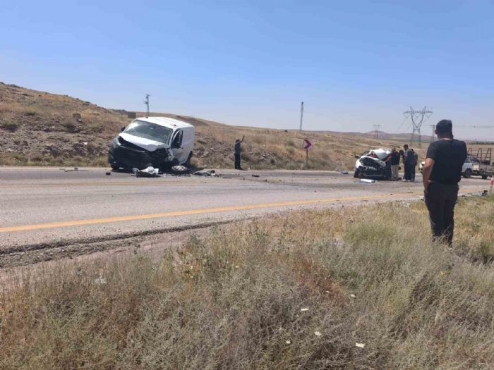 Ankara’da 2 araç kafa kafaya çarpıştı: 1 ölü, 1 yaralı