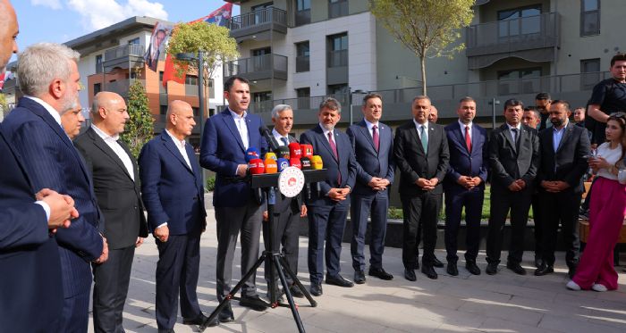 Bakan Kurum: "Bu yılın sonunda da tüm depremzedeler evlerine kavuşacak"