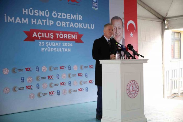 Bakan Tekin: “Her yıl öğrencilerimizin masasına yaklaşık 200 milyon adet kitap bırakıyoruz”