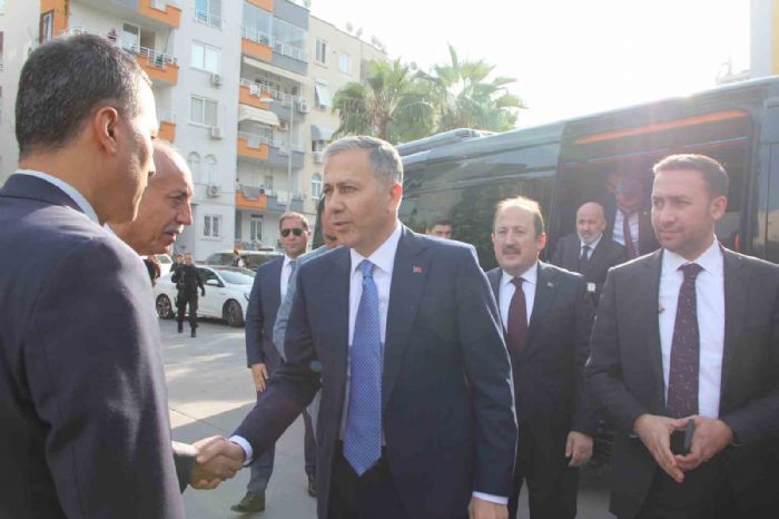 Bakan Yerlikaya: "Zehir tacirlerine hayatı zehretmeye devam ediyoruz"