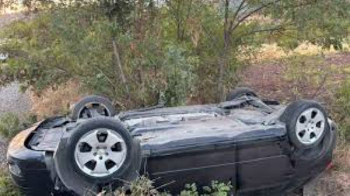 Besni’de Otomobil Devrildi: 1 Kişi Yaralandı