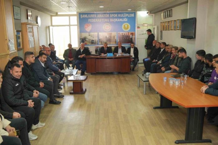 Beyazgül şampiyon futbolcuları tebrik etti