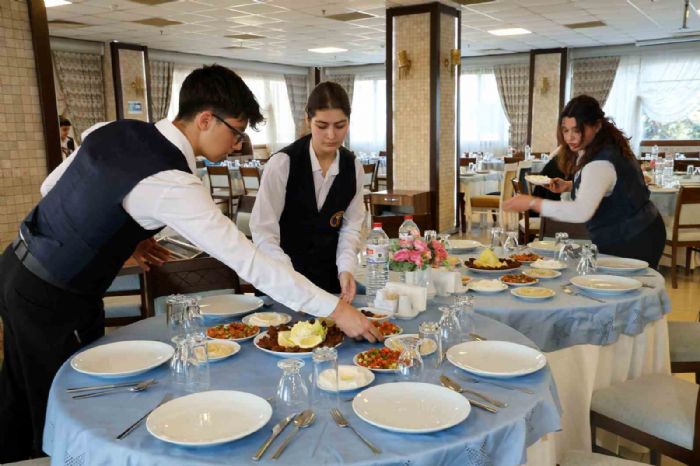 Bu otel, turizm sektörünün ara eleman sorununu çözüyor