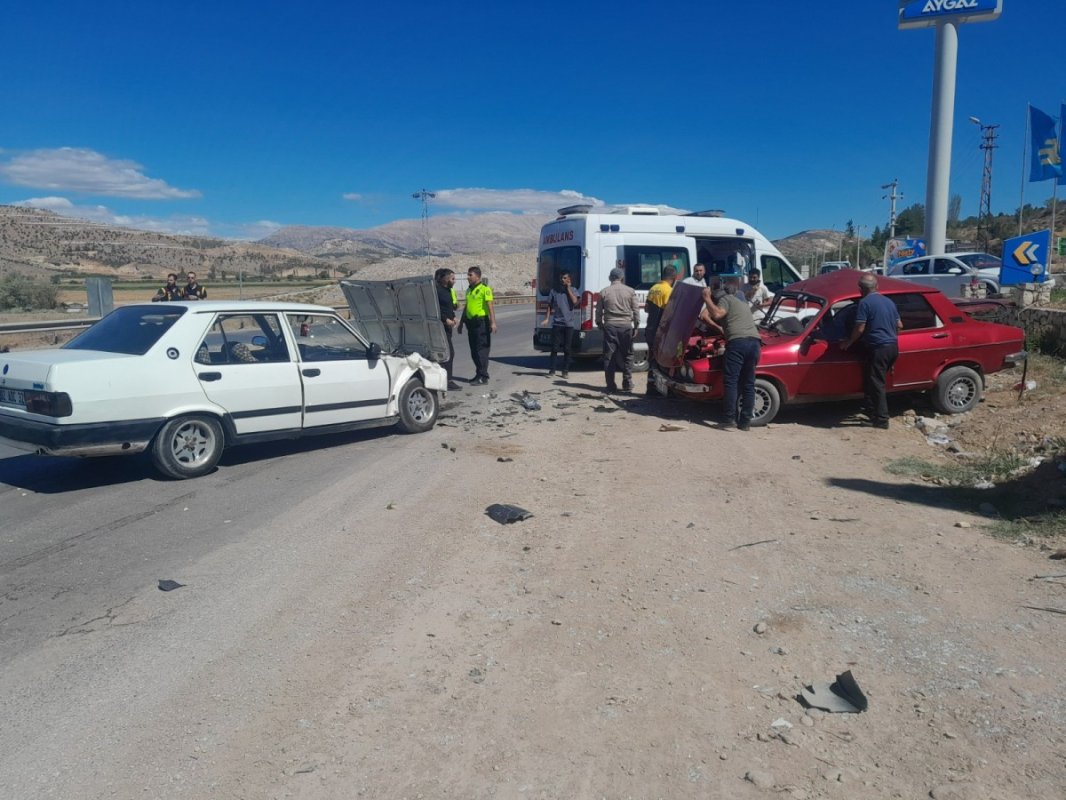 Adıyaman’ın Gölbaşı ilçesinde kaza meydana geldi: 2 yaralı