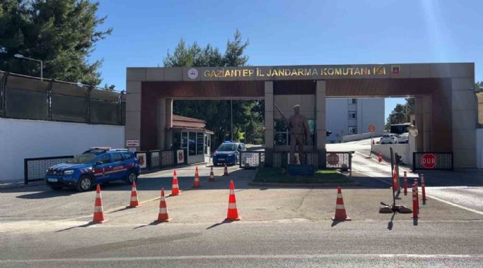 Çeşitli suçlardan aranan 13 firariyi jandarma yakaladı