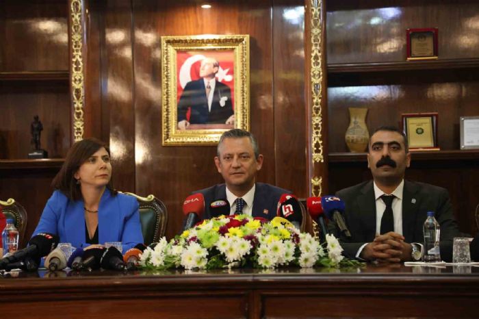 CHP Genel Başkanı Özel: "Bu saldırıyı görünce insanın aklına buradaki zamanlamanın ne kadar dikkat çekici olduğunu da düşünmeden geçemiyor"