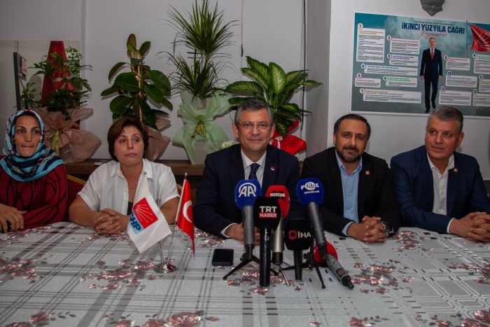 CHP’li Özgür Özel Adıyaman'da Parti Örgütüyle Bir Araya Geldi