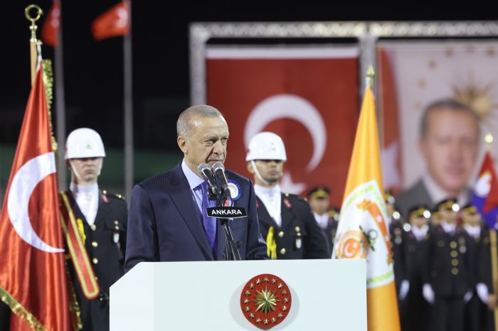 Cumhurbaşkanı Erdoğan: “Teröristler Türk adaletine teslim olacaklar ya da devletimizin demir yumruğuyla yüzleşeceklerdir.”