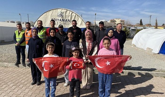 Depremzedeler İstiklal Marşı Kabulü'nün 102. yılını kutlandı