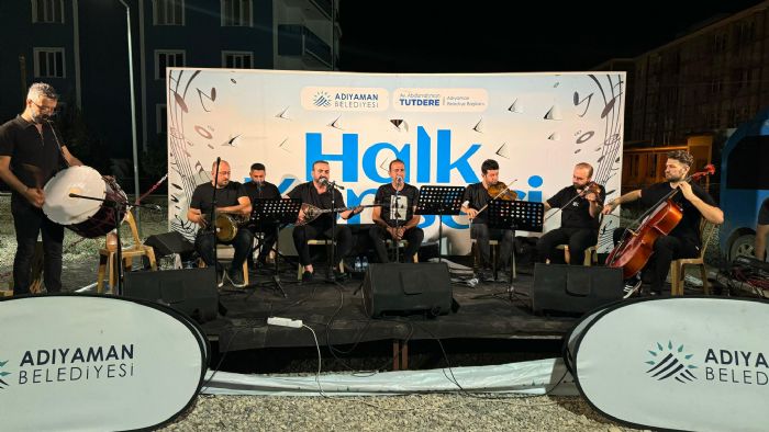 Depremzedeler için moral gecesi: Adıyaman'da alaturka ezgiler yankılandı