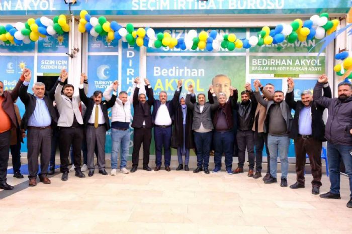 Diyarbakır’da DEVA Partisi Bağlar İlçe Teşkilatı üyeleri AK Parti’ye katıldı