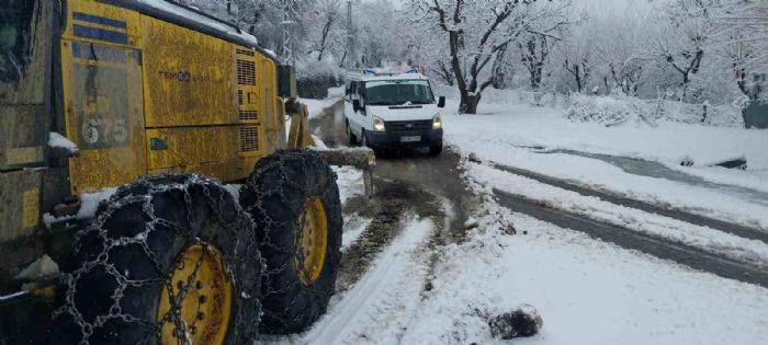 Diyarbakır’da kardan kapanan 439 kilometrelik yol ulaşıma açıldı
