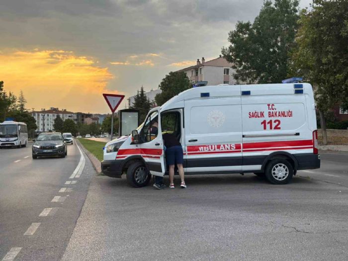 Edirne’de motosiklet otomobille çarpıştı: 3 yaralı