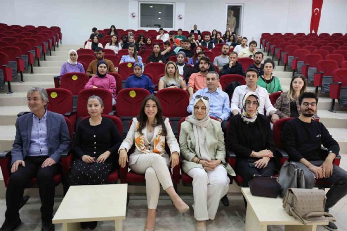 Elazığ’da ‘Dijital çağda radyoda yayın ve yapım’ paneli gerçekleştirildi