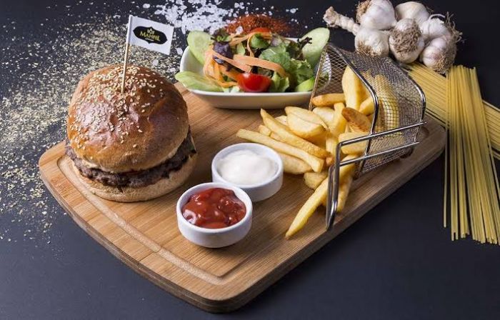 Fast-Food Tüketimi Gençlerin Sağlığını Uzun Vadede Tehdit Ediyor