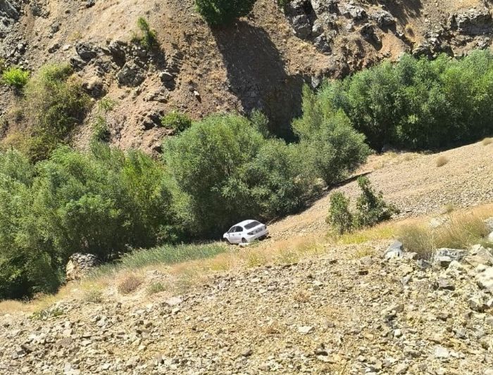 İçerisinde 4 İtalyalının bulunduğu Otomobil uçuruma yuvarlandı: 4 yaralı