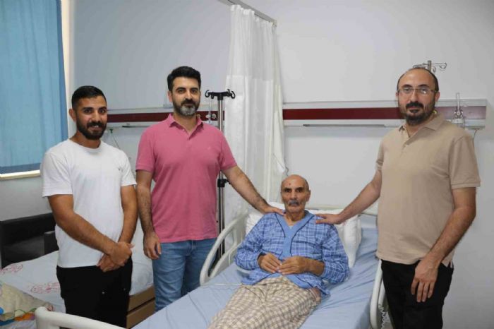 İki organındaki kanserli tümörden 6 saatlik operasyonla kurtuldu