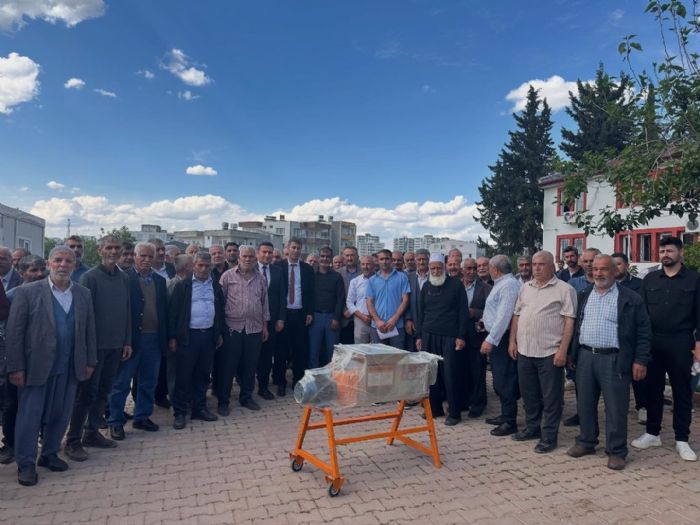 Kahta’daki 99 çiftçiye üzüm sıkma makinesi dağıtıldı
