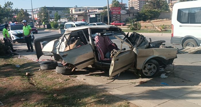 Karşı şeride savrulan Tofaş zincirleme kazaya neden oldu: 1’i ağır 10 yaralı