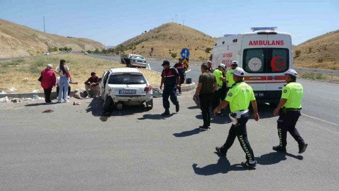 Malatya’da otomobiller çarpıştı: 1 ölü, 4 yaralı