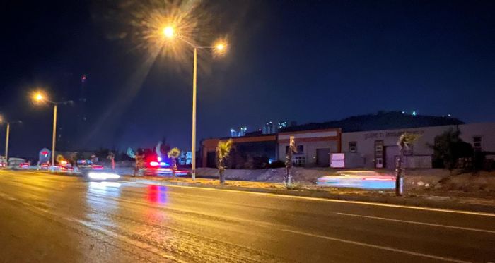 Markete gitmek isteyen anne ve kızına otomobil çarptı: Anne öldü, kızı ağır yaralandı