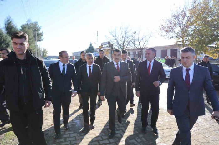 Milli Eğitim Bakanı Tekin, öğretmen ve öğrencilerle buluştu