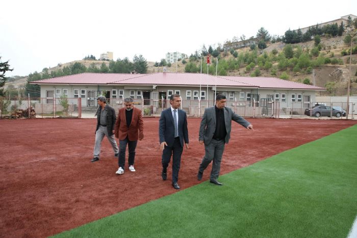 Müdür Keleş, Besni Futbol Sahasında İncelemede Bulundu