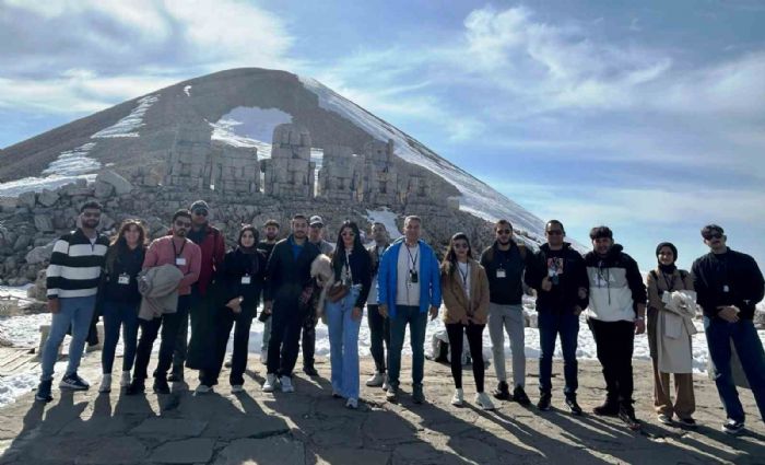 Nemrut Dağı’nın bu yılki ilk misafirleri rehberler oldu