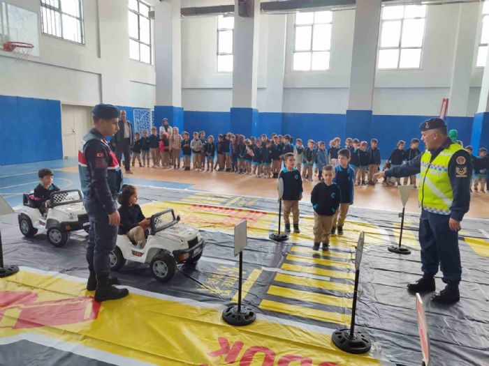 Öğrencilere trafik eğitimi verildi