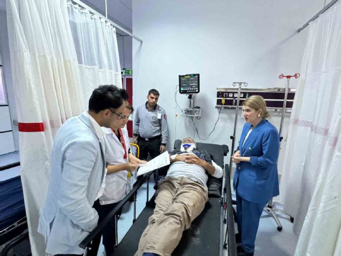 Ölmeztoprak hastanedeki kazazedeleri ziyaret etti