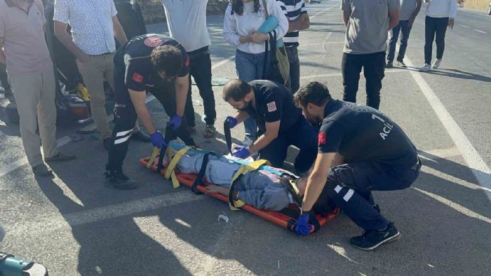 Otomobil ile biçerdöver çarpıştı: 6 yaralı
