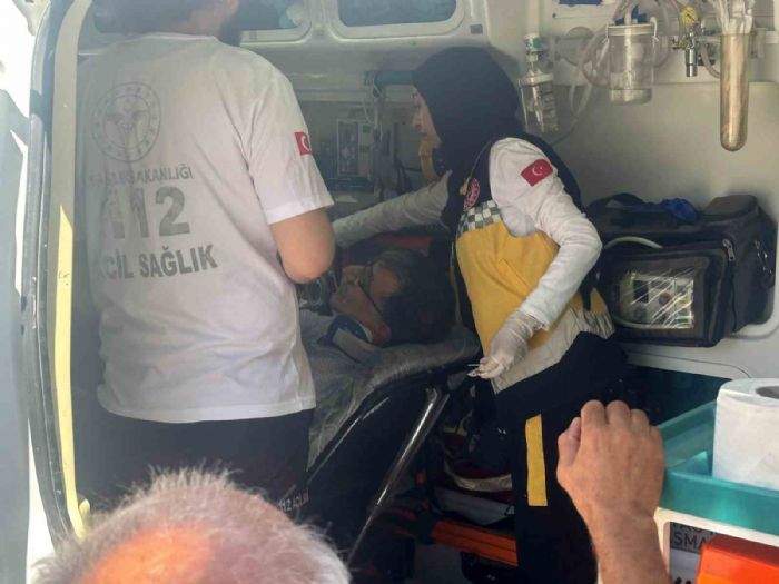 Otomobil ile kamyon çarpıştı: 1 yaralı