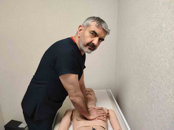 Prof. Dr. Akpınar: "Kalp krizinde kalp masajı çok önemli"