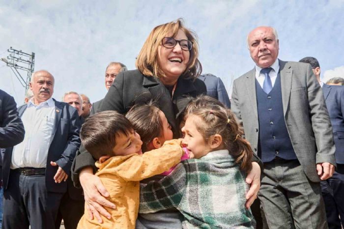 Şahin, seçim çalışmaları kapsamında Nurdağı Kartal Köyü sakinleriyle buluştu