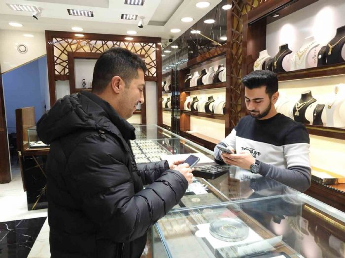 Sahte dolar iddiaları vatandaşları altına yönlendirdi