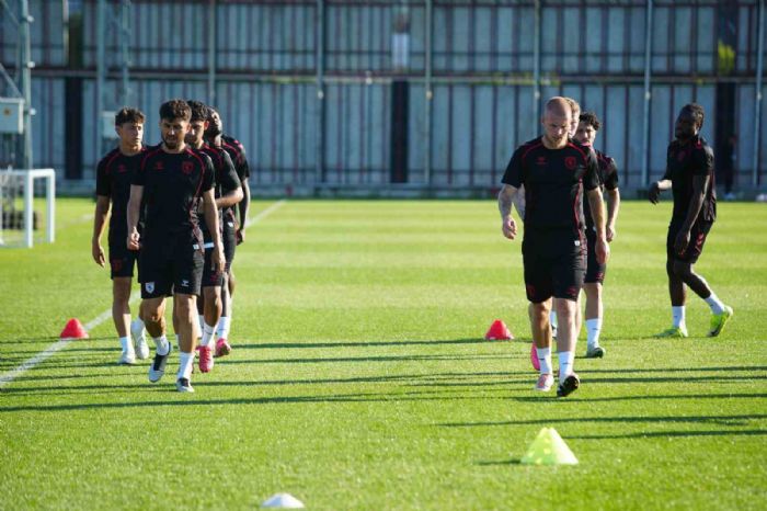 Samsunspor yeni sezona günde çift antrenmanla hazırlanıyor