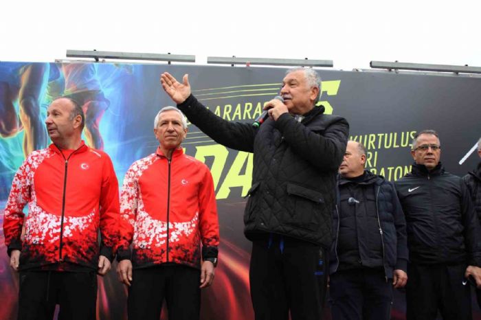 Tarihi koşuya tarihi katılım